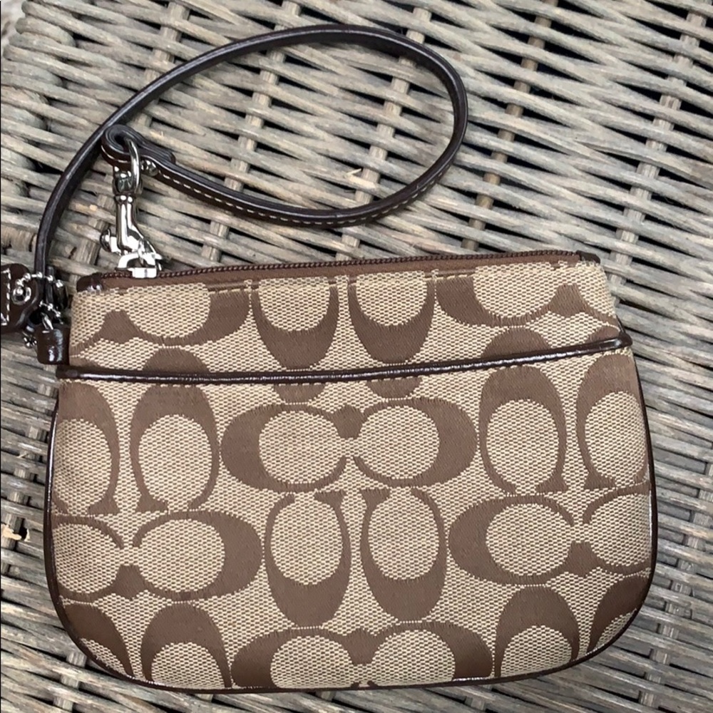 ❤️The Signature Coach Wristlet F45659 Series